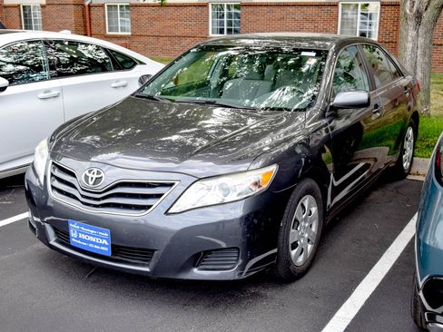 Used 2011 Toyota Camry LE FWD image 13