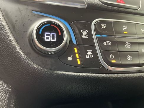 Used 2018 Chevrolet Equinox LT FWD image 20