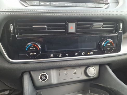 Used 2021 Nissan Rogue SV image 24