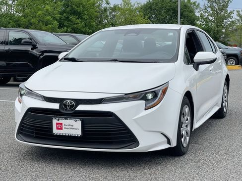 Certified 2025 Toyota Corolla LE FWD image 2