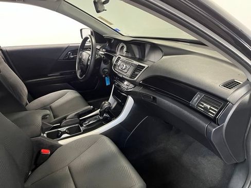 Used 2017 Honda Accord LX image 10