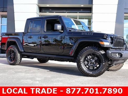Used 2025 Jeep Gladiator Willys image 2
