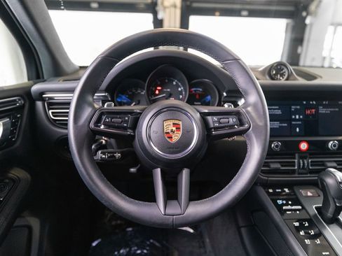 Certified 2025 Porsche Macan AWD/4WD image 32