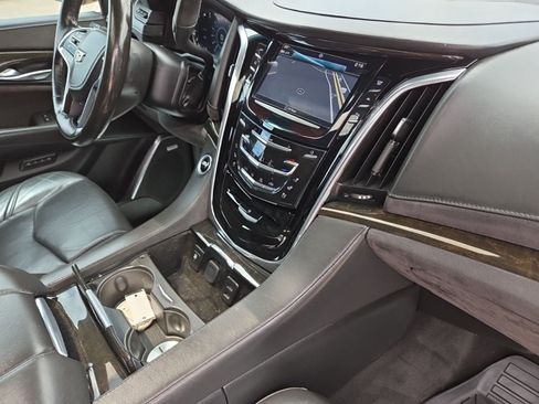 Used 2017 Cadillac Escalade Platinum AWD/4WD image 33