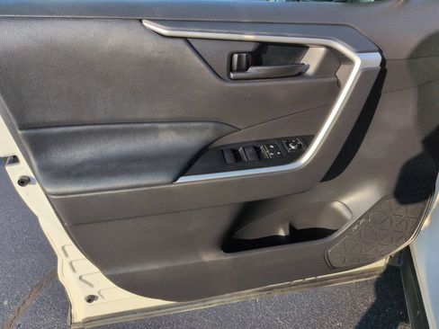 Used 2022 Toyota RAV4 LE w/ Carpet Mat Package (TMS) FWD image 10