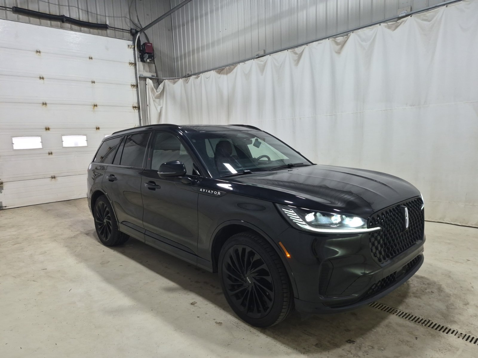 Used 2025 Lincoln Aviator Reserve w/ Equipment Group 201A AWD/4WD image 4