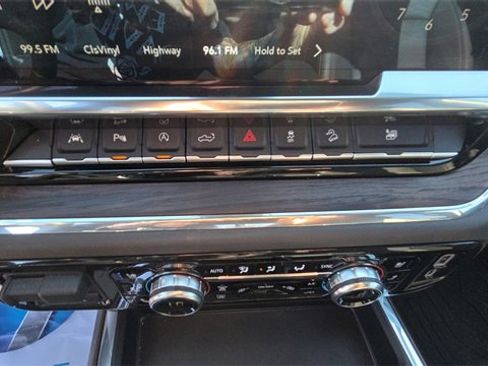 Used 2024 GMC Sierra 1500 SLT w/ SLT Premium Plus Package image 29