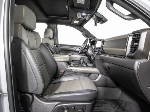 Used 2024 Chevrolet Silverado 1500 ZR2 w/ Technology Package image 7