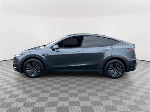 Used 2026 Tesla Model Y 2WD image 4