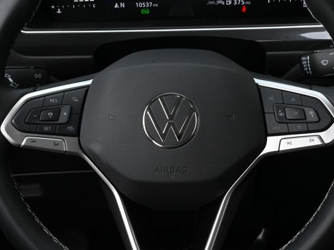 Used 2024 Volkswagen Tiguan S image 31