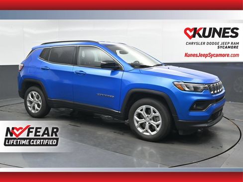 Used 2024 Jeep Compass Latitude AWD/4WD image 1