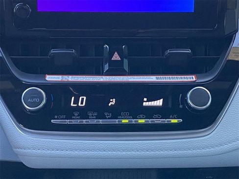 Certified 2025 Toyota Corolla SE image 29