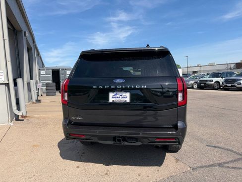 Used 2025 Ford Expedition Active AWD/4WD image 5