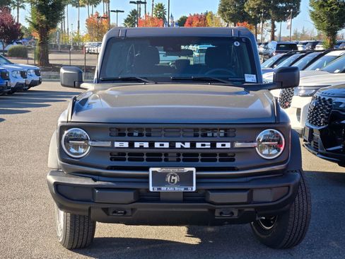 Used 2025 Ford Bronco 4-Door AWD/4WD image 2