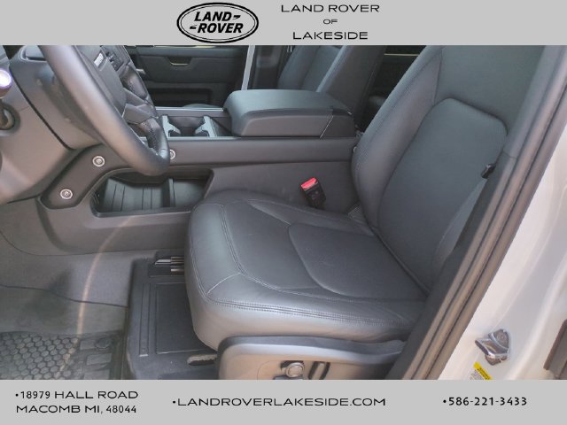 Used 2026 Land Rover Defender 110 X-Dynamic SE AWD/4WD image 12