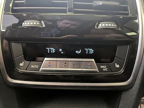 Used 2024 BMW X7 xDrive40i w/ Executive Package image 21