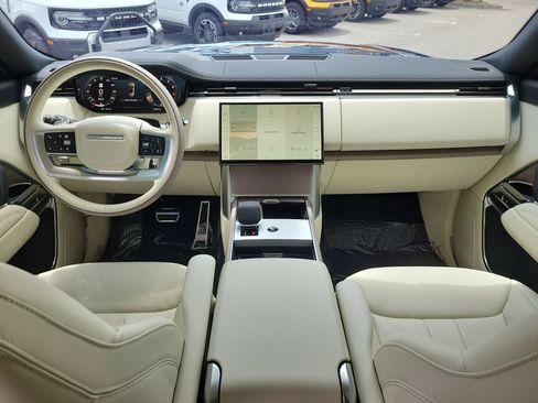 Used 2025 Land Rover Range Rover SE AWD/4WD image 10