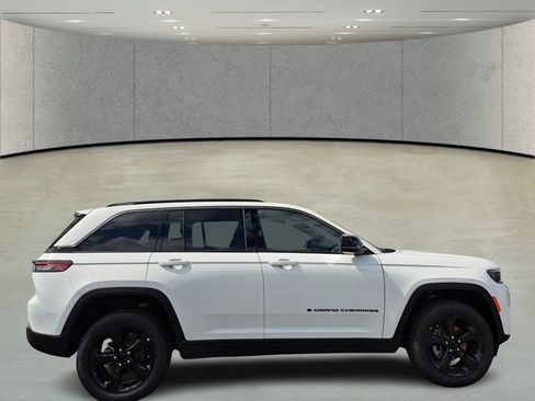 New 2026 Jeep Grand Cherokee Limited w/ Limited Altitude Package RWD image 3