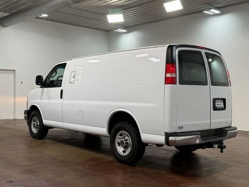 Used 2017 GMC Savana 2500 image 29