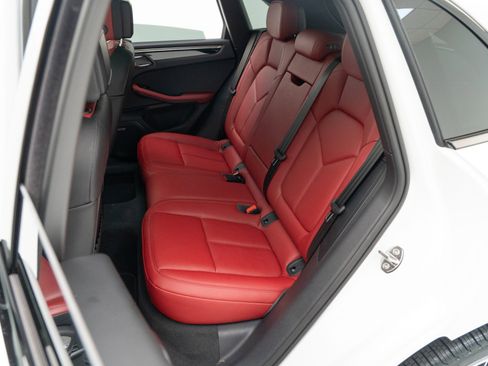 Certified 2026 Porsche Macan AWD/4WD image 27