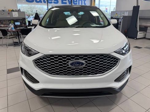 Used 2024 Ford Edge SEL w/ Convenience Package AWD/4WD image 3