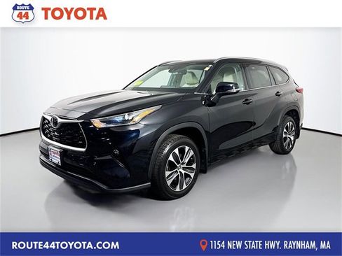 Used 2021 Toyota Highlander XLE image 1