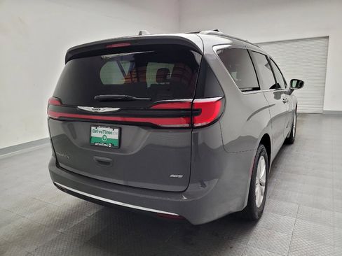 Used 2022 Chrysler Pacifica Touring AWD/4WD image 7