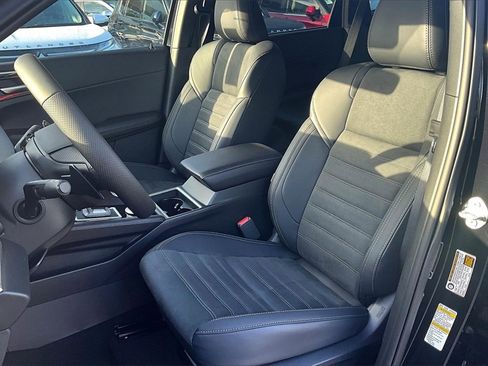 New 2025 Mitsubishi Outlander SE image 9