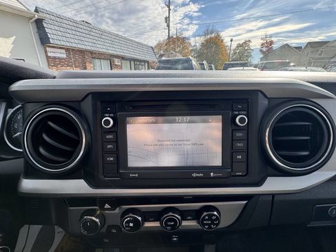 Used 2016 Toyota Tacoma SR5 image 33