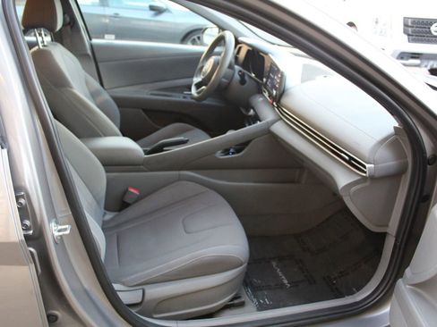 Used 2021 Hyundai Elantra SEL FWD image 10