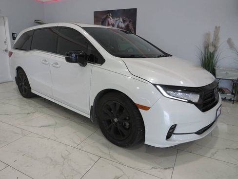 Used 2023 Honda Odyssey Sport image 1