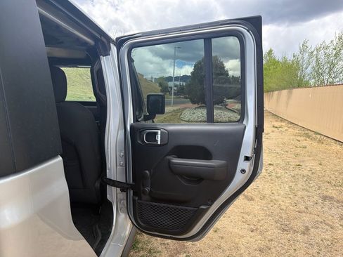 Used 2023 Jeep Gladiator Sport AWD/4WD image 24