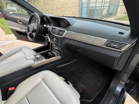 Used 2010 Mercedes-Benz E 350 Sedan image 33