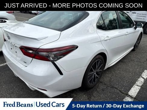 Used 2024 Toyota Camry SE w/ Cold Weather Package FWD image 9