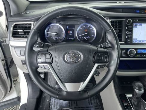 Used 2017 Toyota Highlander Limited image 27