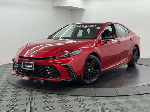 Used 2026 Toyota Camry Hybrid FWD image 3