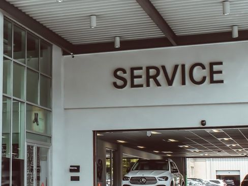 Used 2023 Mercedes-Benz GLE 350 4MATIC image 10