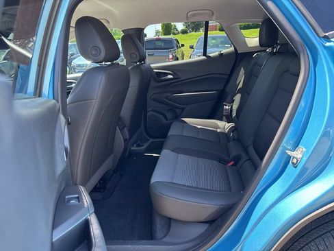 Used 2025 Chevrolet Trax LT w/ Driver Confidence Package FWD image 24