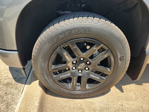 Used 2025 Chevrolet Silverado 1500 Custom RWD image 9