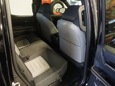 Certified 2025 Toyota Tacoma TRD Off-Road image 21