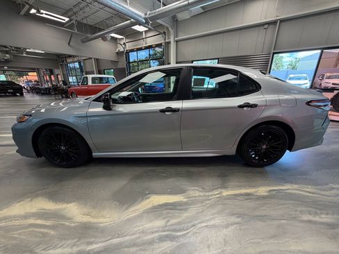 Used 2020 Toyota Camry SE FWD image 31