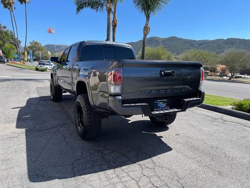 Used 2021 Toyota Tacoma TRD Sport w/ Technology Package AWD/4WD image 7