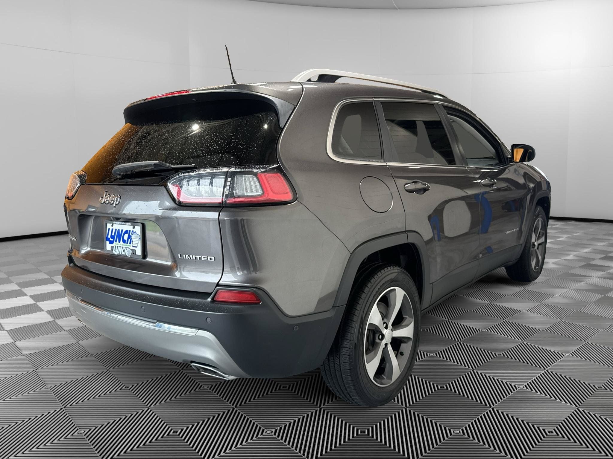 Used 2019 Jeep Cherokee Limited w/ Technology Group AWD/4WD image 5