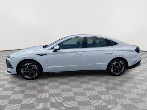 Used 2025 Hyundai Sonata SEL FWD image 2