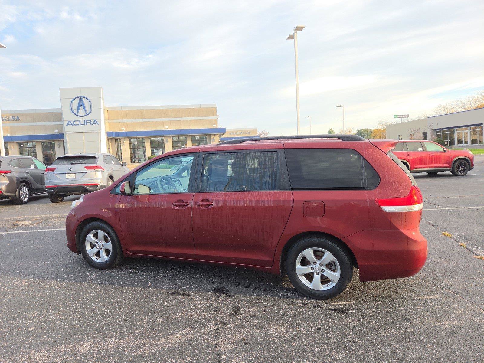 Used 2014 Toyota Sienna LE FWD image 24