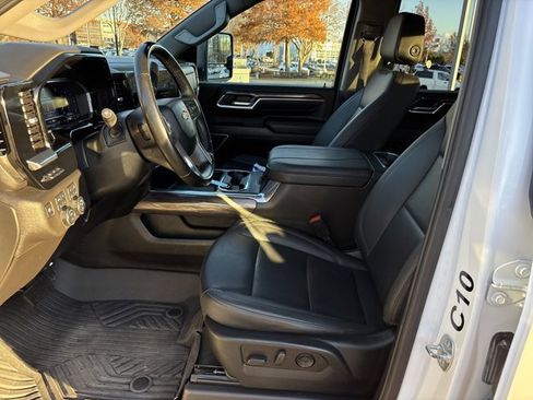 Used 2025 Chevrolet Silverado 2500 LTZ w/ LTZ Plus Package image 17