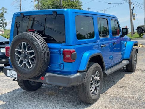 Used 2024 Jeep Wrangler Unlimited Sahara AWD/4WD image 4