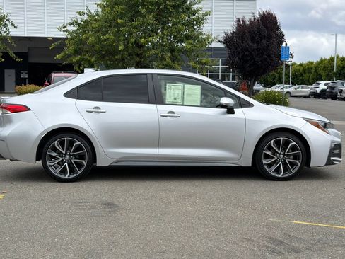 Used 2022 Toyota Corolla SE FWD image 3