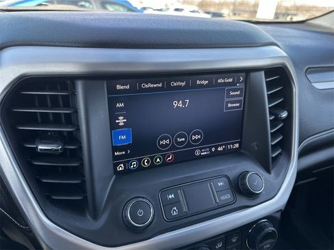 Used 2022 GMC Acadia SLT w/ Technology Package image 16