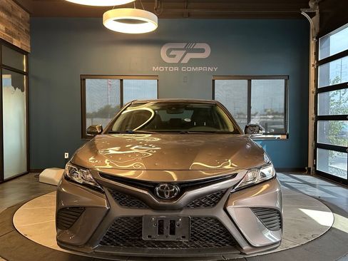 Used 2020 Toyota Camry SE w/ Moonroof Package AWD/4WD image 8